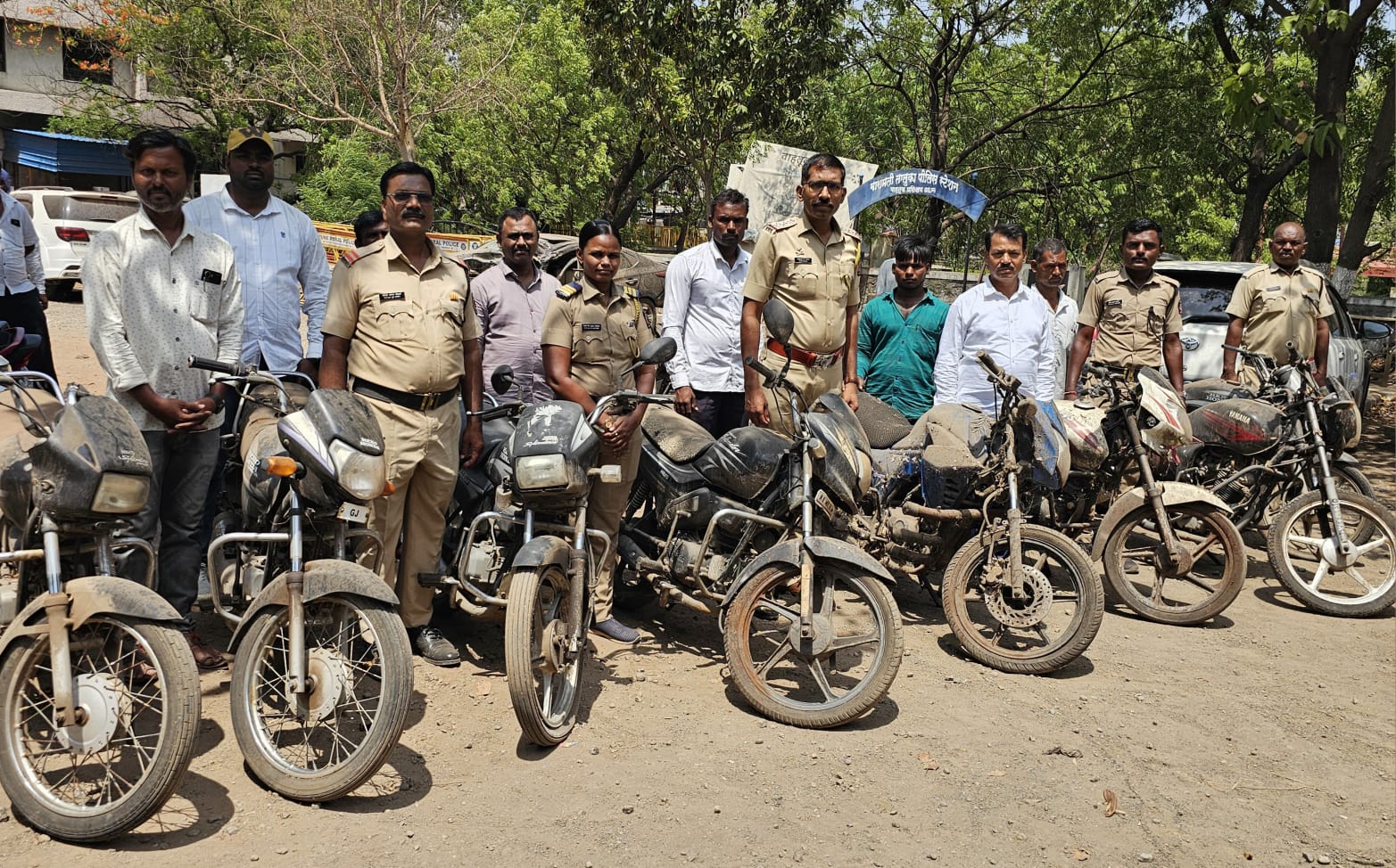 पोलीस ठाण्यात धूळ खात पडलेल्या वाहनांना अखेर ‘घरचा रस्ता’